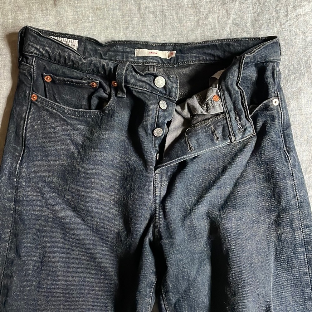 Womens wedgie Black levi jeans size 28